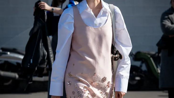 Vrouw met stijlvolle look.