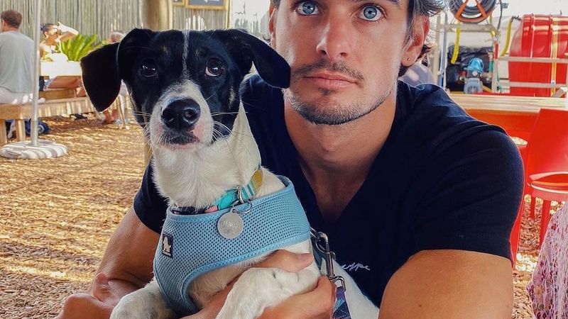 11 Foto's Van Knappe Mannen Met Honden | Upcoming