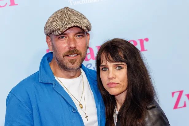 Matteo en Marije op de rode lopers tijdens de première Zwanger en Co.