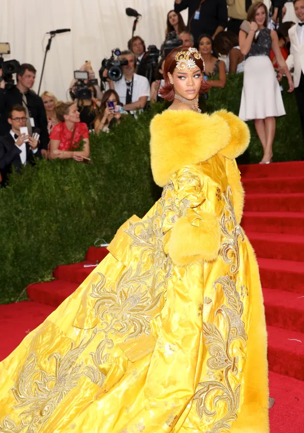 Rihanna bij het Met Gala 2015.