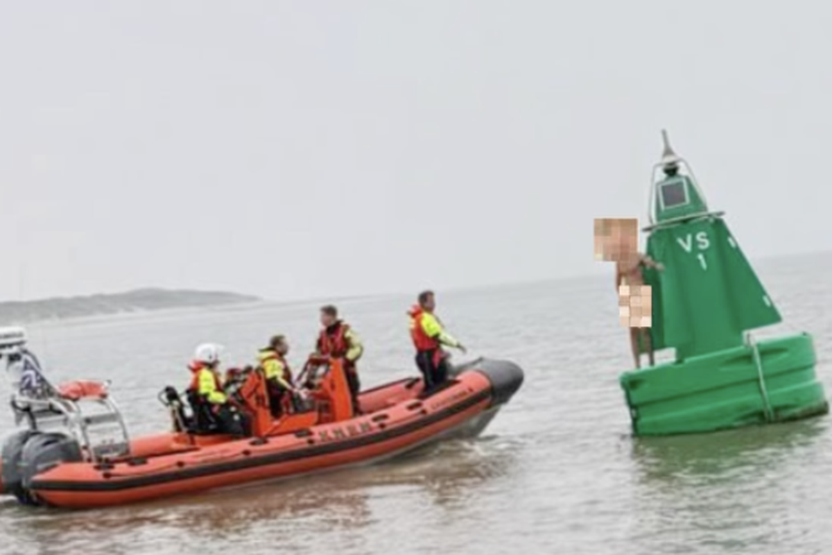 KNMR Vlieland redt man die ochtendduik nam zonder zwembroek