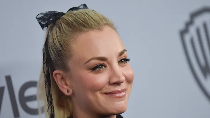 Kaley Cuoco op huwelijksreis naar ziekenhuis