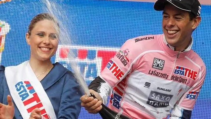 Langste etappe zet Giro op de kop, Petrov wint