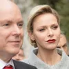 Dit is waarom Charlène weinig lacht op foto's