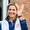 Hier shop je de casual sneakers van koningin Máxima | Nouveau