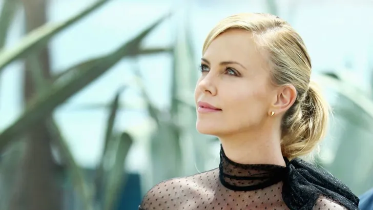 Charlize Theron wil strippen met Obama