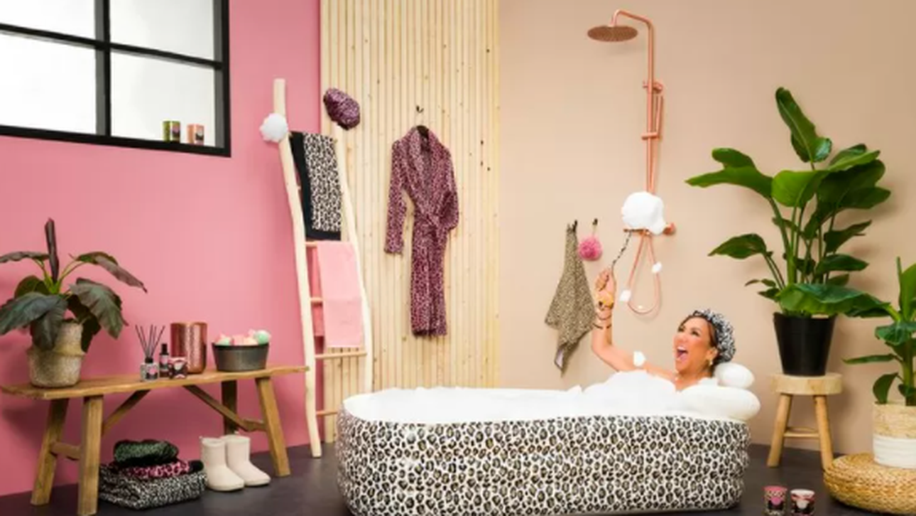 Pat Vernederen Huiskamer Wil je hebben: hier koop je een opblaasbaar bad met panterprint | Upcoming