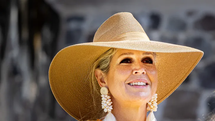 Maxima hoed oorbellen bonaire