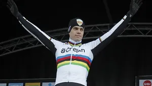 Van Aert voltooit hattrick: derde keer winst in Essen