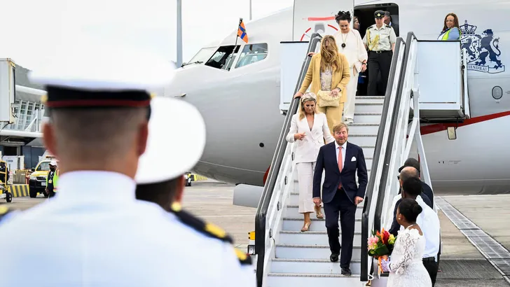 Koning Willem Alexander, Koningin Maxima en Prinses Amalia Bezoek aan Sint Maarten Dag 1