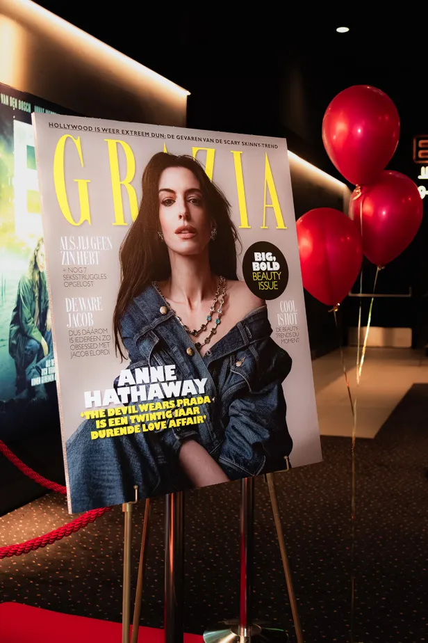 Onze nieuwste cover met The Devil Wears Prada 2-hoofdrolspeelster Anne Hathaway schitterde in de bioscoop