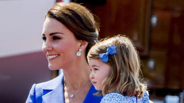 Hertogin Kate gespot met George en Charlotte