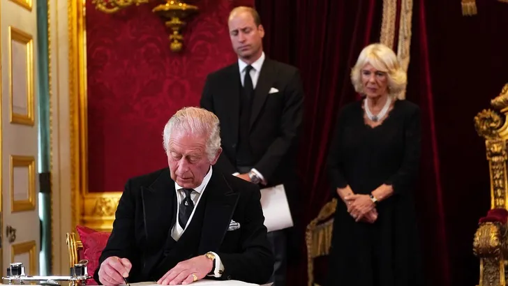 Charles III is nu ook officieel koning 