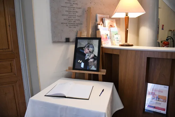 Foto van het condoleanceregister na het overlijden van Brigitte Bardot.