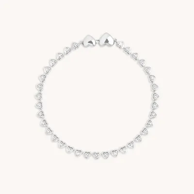 Heart bezel Tennis Bracelet in zilver.