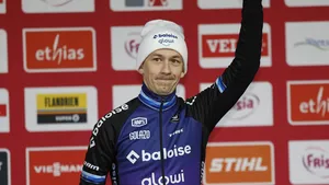 lars van der haar zwaait