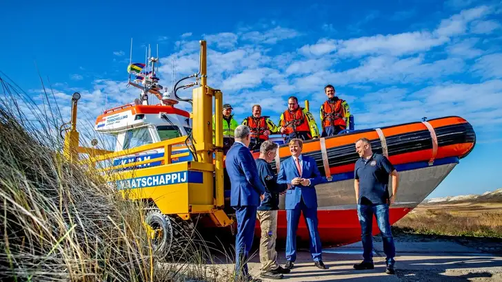 Oranjes: geld, armoede, rampen, proost!