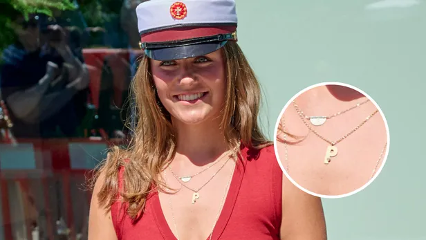 Prinses Isabella met ketting met P-initiaal.