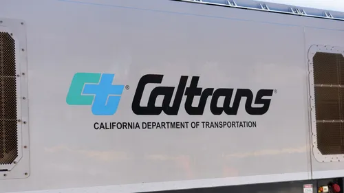 Waarom Amerika liever een levensgevaarlijke bus van 225 km/u bouwt dan één normale trein