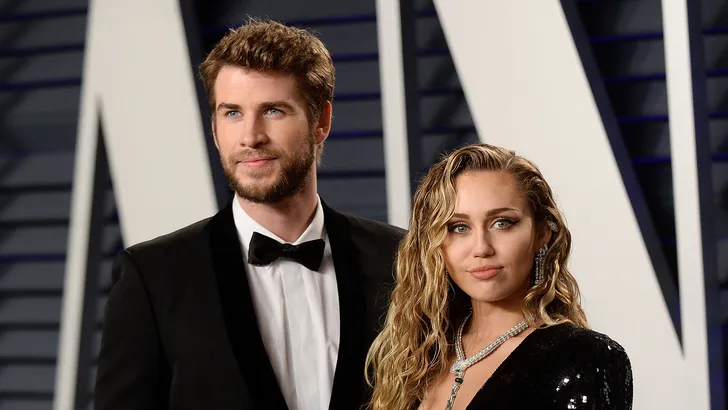 Zien: fans in de ban van 'babybuik' Miley Cyrus