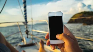 Zo voorkom je hoge kosten voor mobiel gebruik op zee
