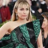 Miley Cyrus over sexleven: 'Het was een leugen die tien jaar heeft geduurd'
