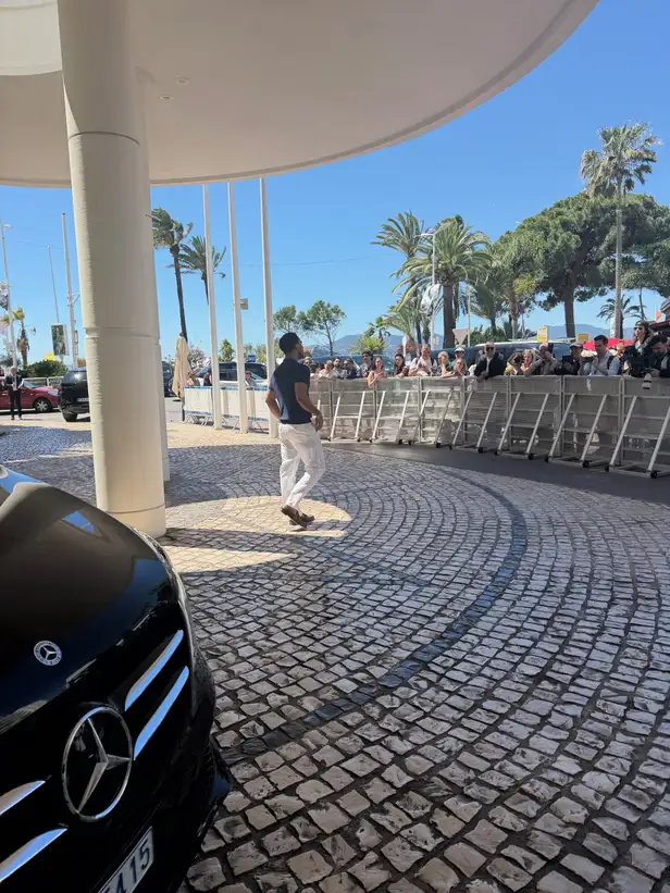 Celebs poseren voor de paparazzi