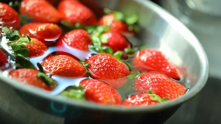 aardbeien wassen