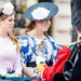 Prinsessen Eugenie en Beatrice swingen de pan uit bij concert Céline Dion