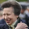 Grappig: prinses Anne wordt verward met prins Charles