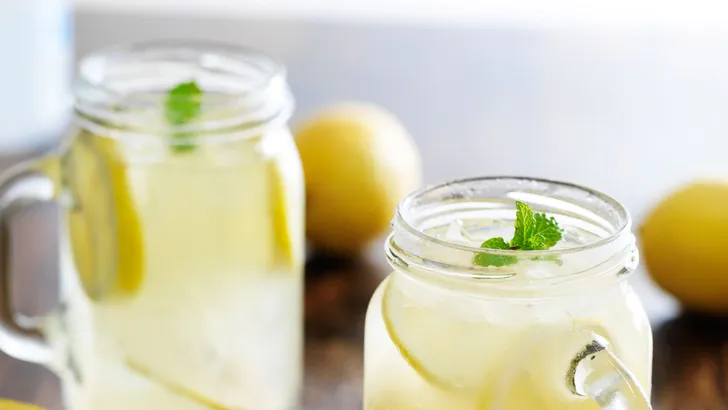 Tip: drink water met citroen voor een slanke lijn