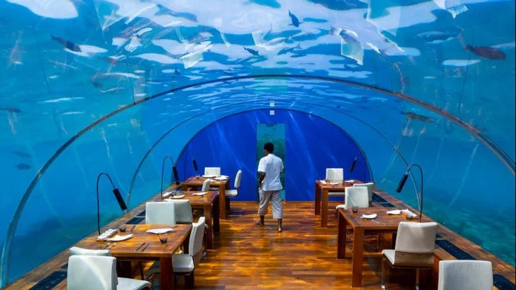 In dít restaurant zit je 3 meter onder de Indische Oceaan