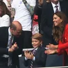 Zien: prins George in pak op de tribune!