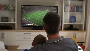 Europees offensief tegen illegale tv-streams: boetes voor kijkers worden extreem hoog