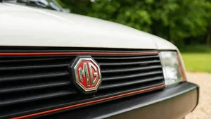 Unieke MG Metro Turbo na 33 jaar stilstand ontdekt in garage van overleden verzamelaar