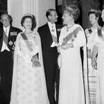 Queen Elizabeth en koningin Juliana