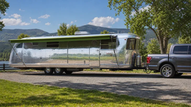 Deze luxe caravan uit de jaren vijftig was als het ware een rijdend vliegtuig zonder vleugels