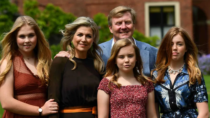 Prinses Amalia leert koning Willem-Alexander de les