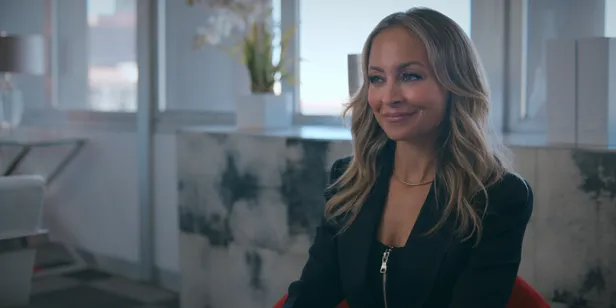 Nicole Richie is in aflevering 7 te zien als Nicole Vark 