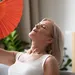 Action oplossing vrouw met waaier