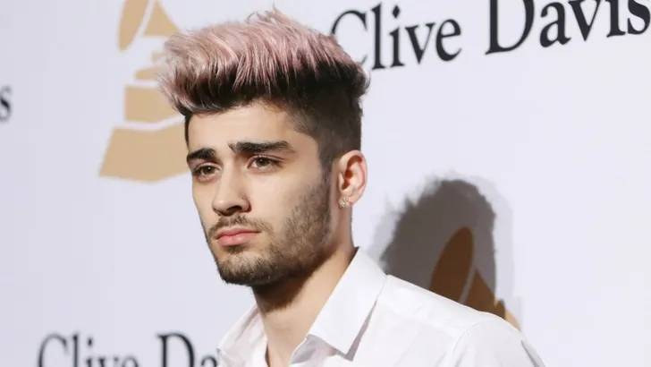 Zien: Zayn Malik zet een tatoeage in zijn gezicht