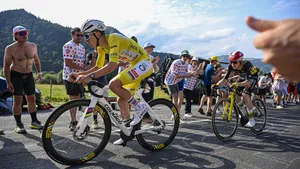 Pogacar en Vingegaard in volle inspanning bergop