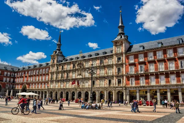 Het gouden plein van Spanje. De Plaza Mayor in Salamanca is pure magie bij zonsondergang.