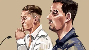 Verdachten Stefan P. (rechts) en Jord van W. in de rechtbank van Zwolle.