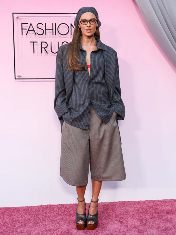 Veneda Carter arriveert tijdens de Fashion Trust U.S. Awards 2026. 