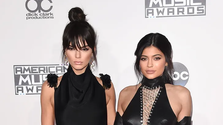 Kendall & Kylie Jenner maken afhaalchinees-tas van 150 dollar