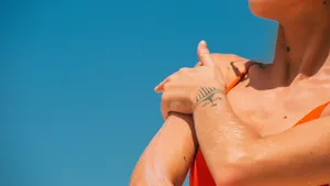 Hoe bescherm je kleding tegen schadelijke UV straling van de zon?