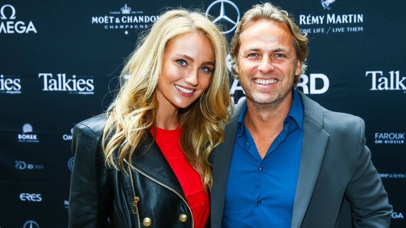 John Ewbank en zijn Kelly zijn ouders geworden en dit is de eerste foto! | Beau Monde