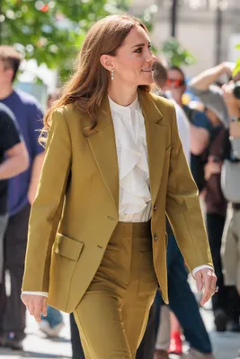 Prinses Kate koos met haar ruches voor een groovy lookje.