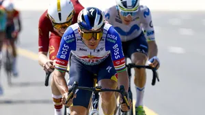 Remco Evenepoel kon geen moment meedoen om eindwinst in de UAE Tour. Bergop was hij niet bij machte om het de anderen moeilijk te maken. Een momentopname of een structureel probleem?